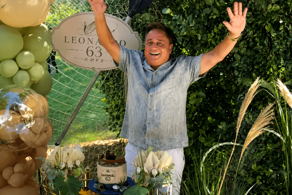 Leonardo reúne a família em aniversário, mas apenas Zé Felipe